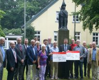 Symbolische Übergabe des Tombola Erlöses an den Verein Aktiv für Osterholz