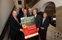 Reingewinnübergabe des Tombola-Erlöses im Bremer Rathaus