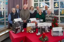 Gewinner des Bürgerpark-Quiz bei der Übergabe der Gewinne im Besucherzentrum des Bürgerparkvereins