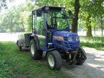 Der neue Allradtraktor im Bürgerpark im Einsatz