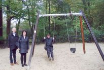 Übergabe der Schaukel an den Bürgerparkverein