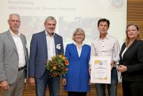 Auszeichung des Kindertags durch den BZgA in Berlin, Tim Großmann mit Vertretern des LBSV Bremen, Foto: Carsten Kobow / BZgA
