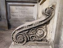 Emmabank im Bürgerpark, Sandstein Detail