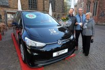 V.l.n.r.: Oliver Beenken, Gewinner, Sven Deichmann, Spielbank Bremen, Christine Fugger, Spielbank Bremen, Foto: Martin Rospek