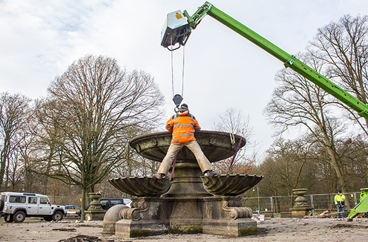 Vorbereitung der großen Bronzeschale.